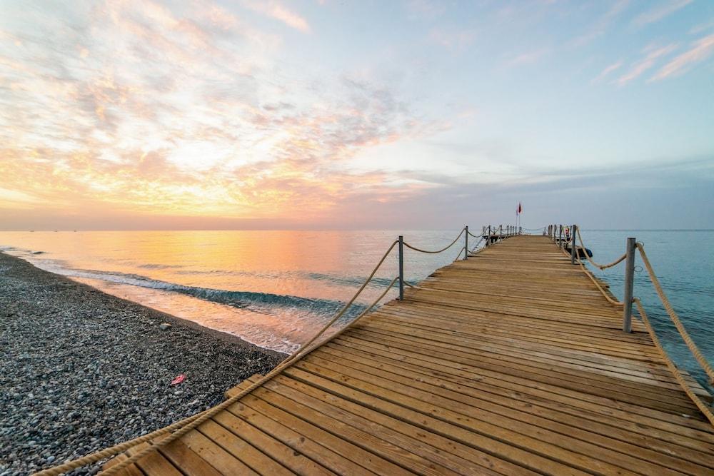 Labada Beach Hotel Чамьюва Экстерьер фото