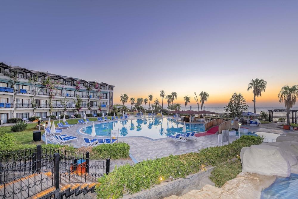 Labada Beach Hotel Чамьюва Экстерьер фото